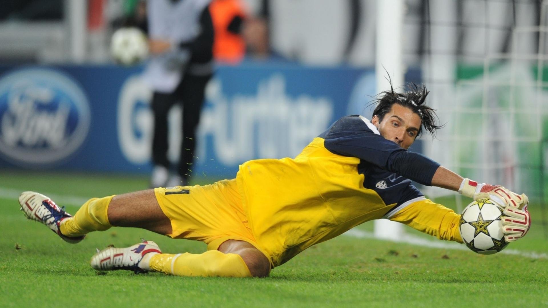 太狠了！哈登新规引爆争议，皇马热刺双线备战火力全开